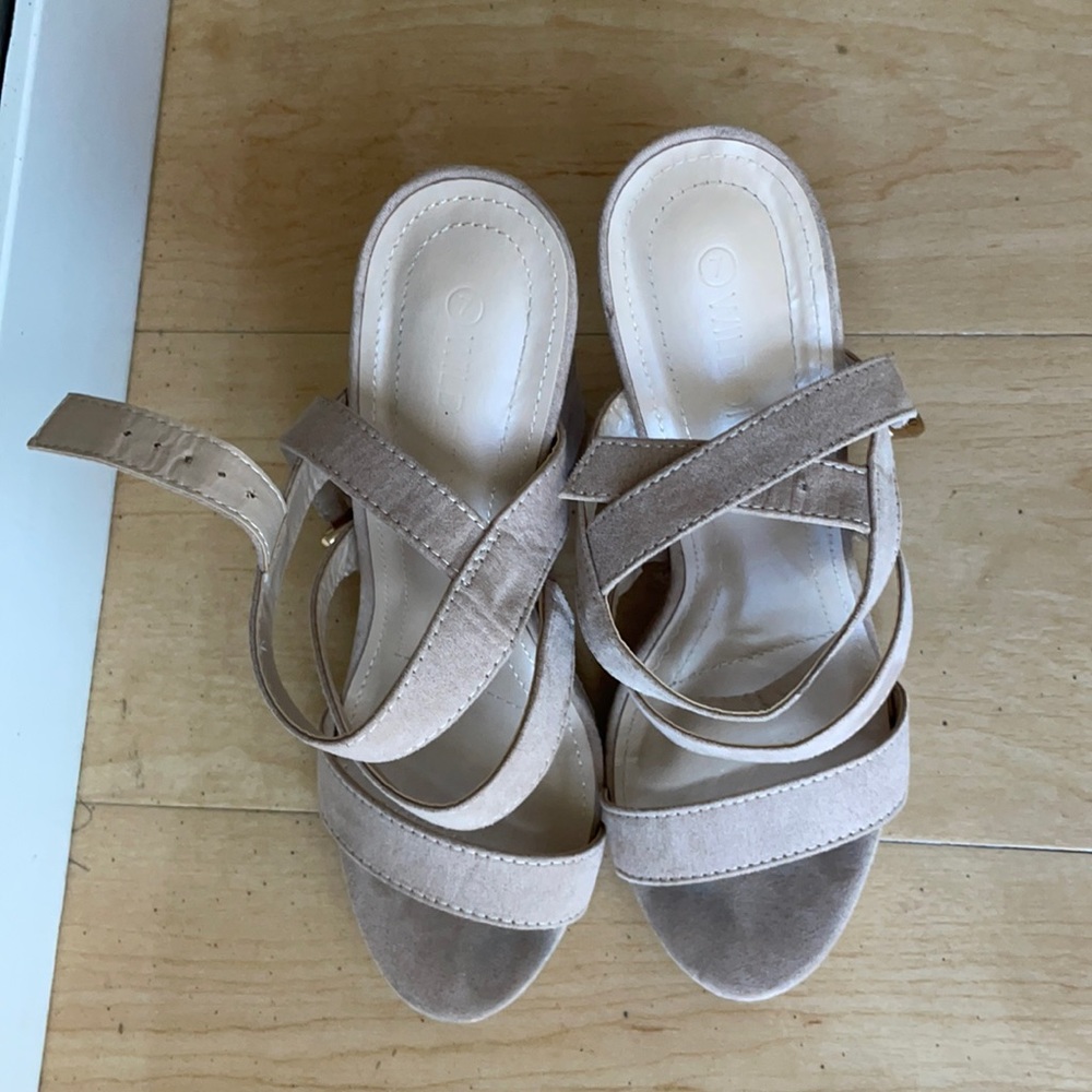 Wild Diva heels, Tan color and size 7